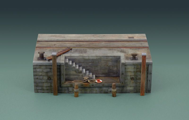 DOCK WITH STAIRS 1/35